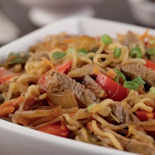 Carne de porco com moyashi