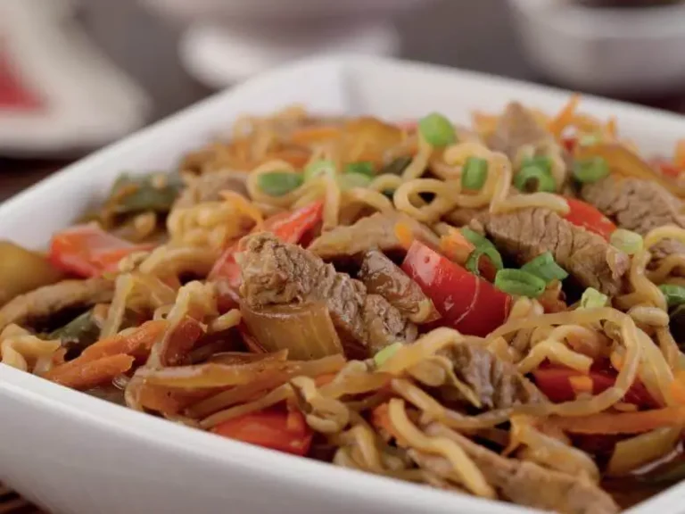 Carne de porco com moyashi