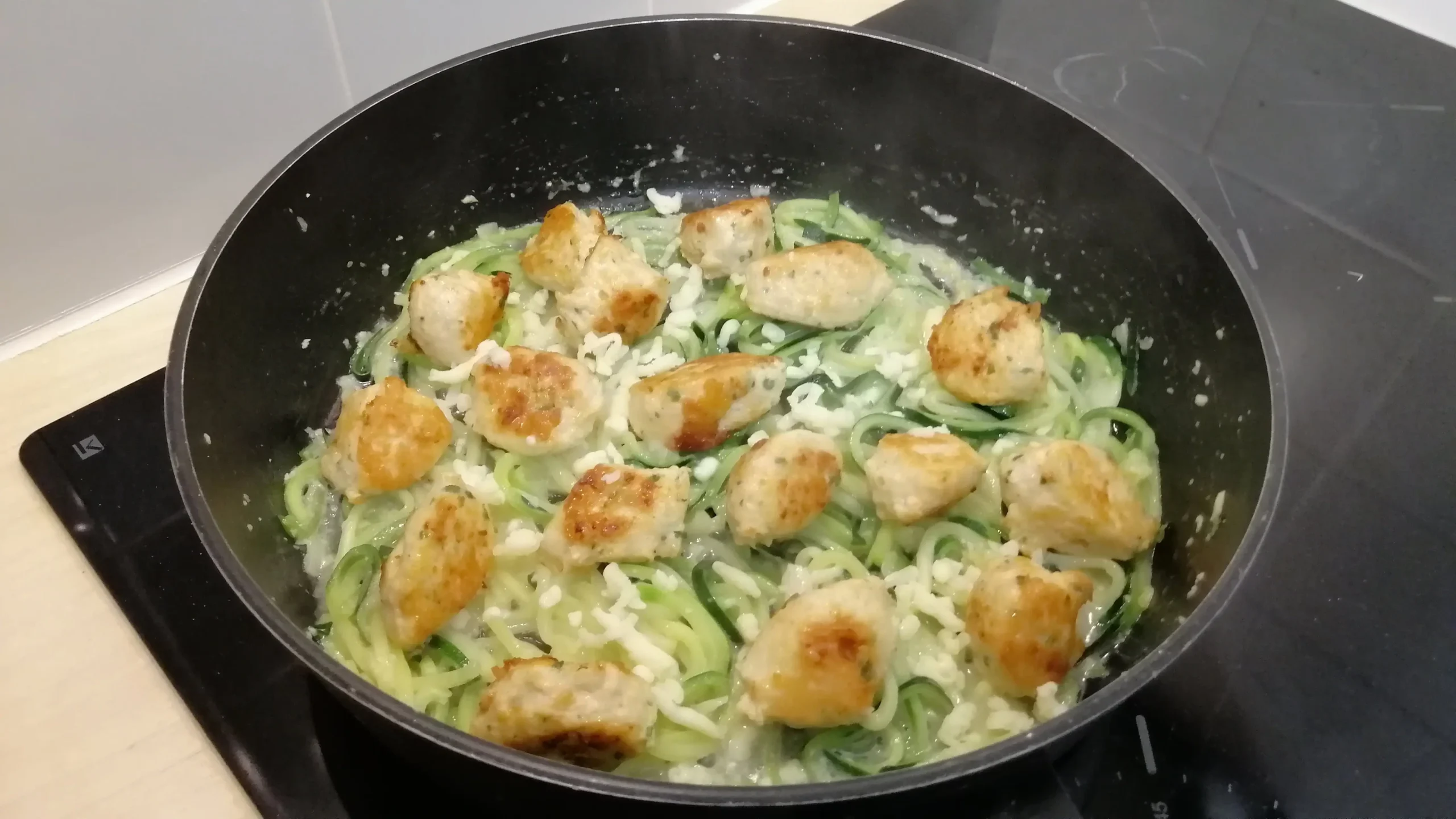 Espaguete de abobrinha com frango