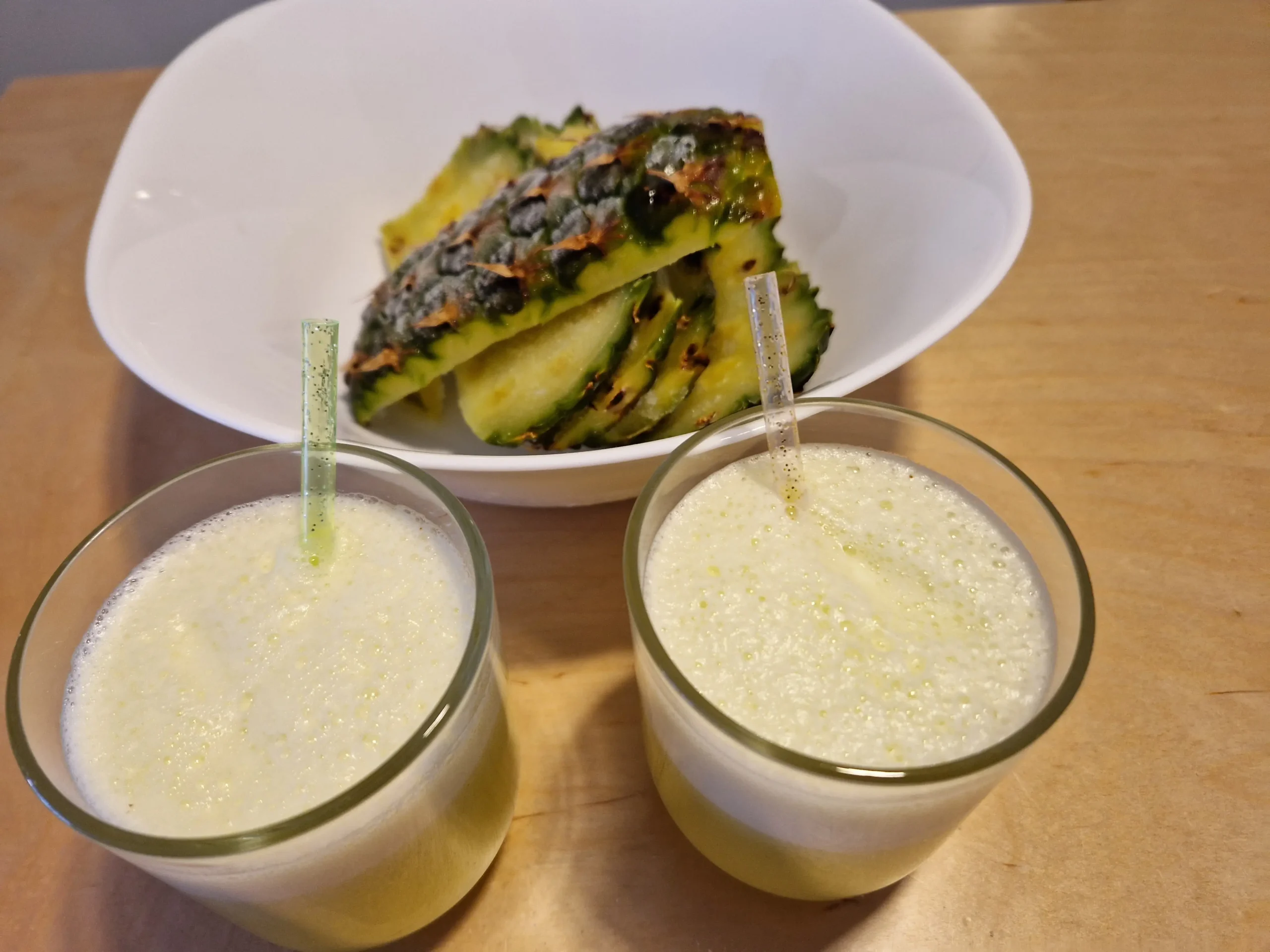 Suco com casca de abacaxi