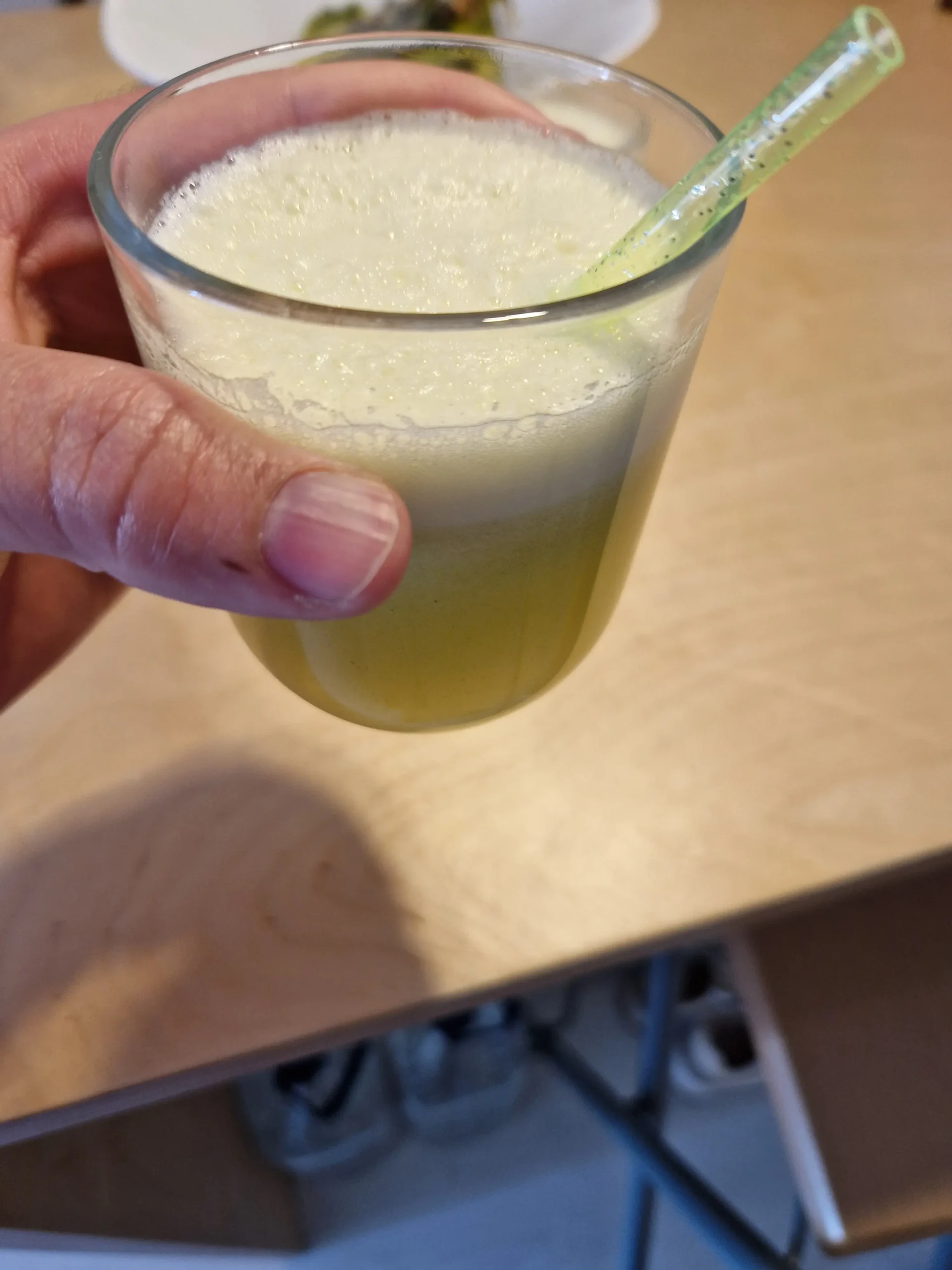 Suco com casca de abacaxi