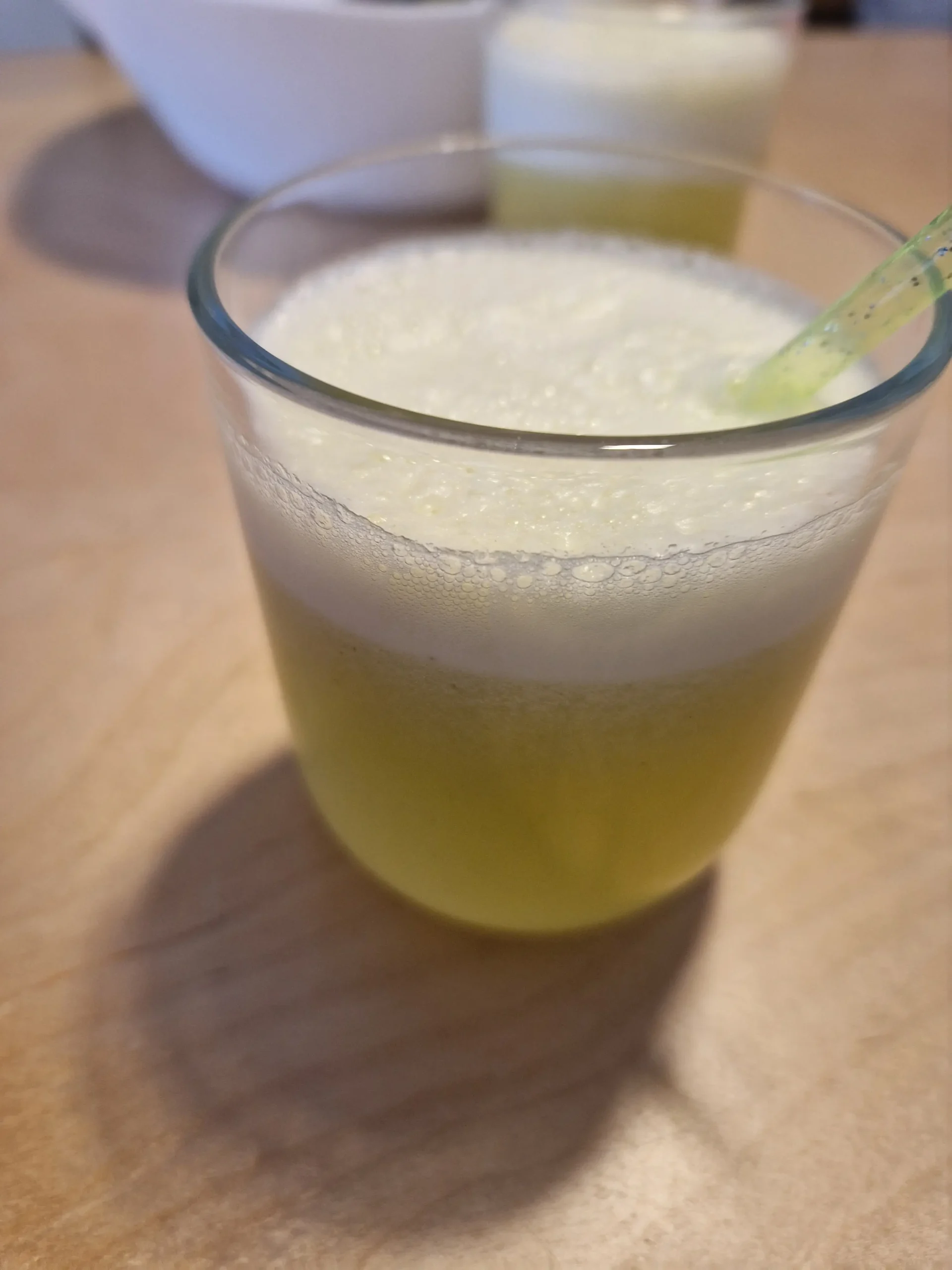 Suco com casca de abacaxi