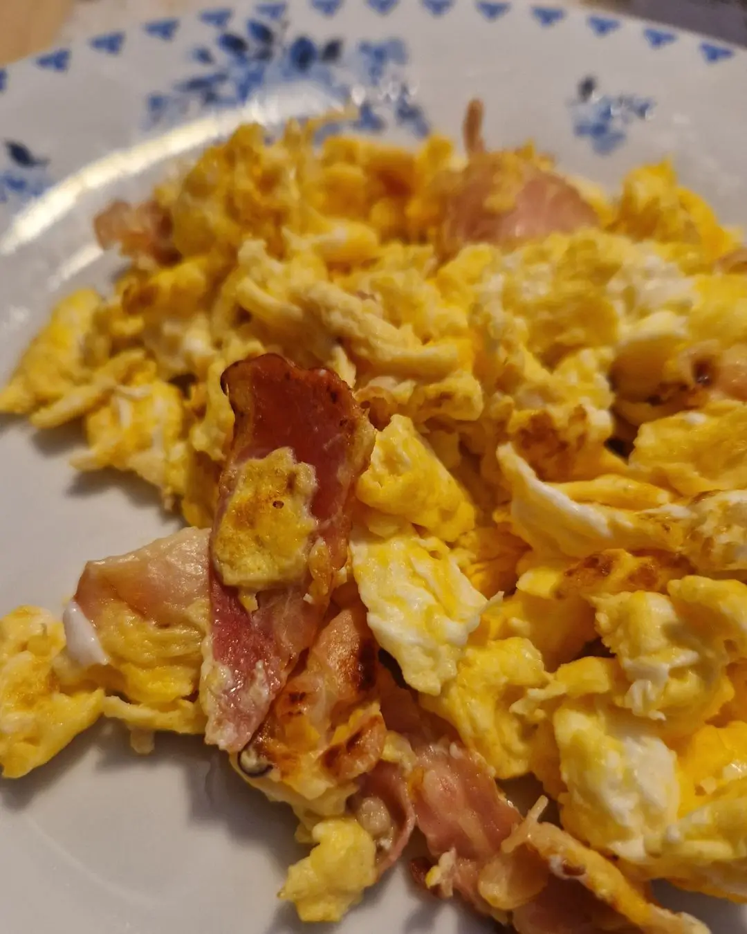 Ovos mexidos com bacon