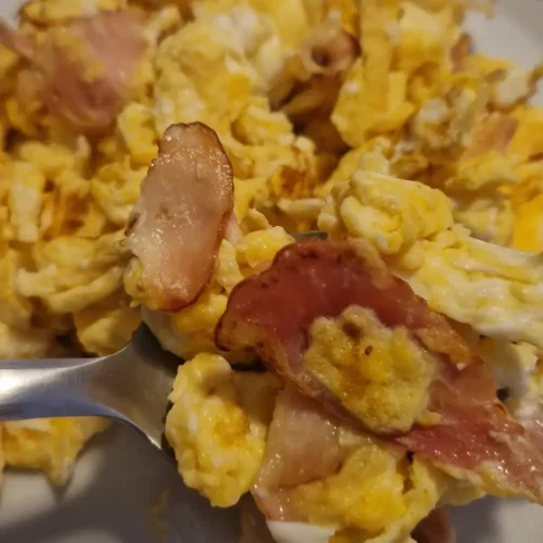 Ovos mexidos com bacon