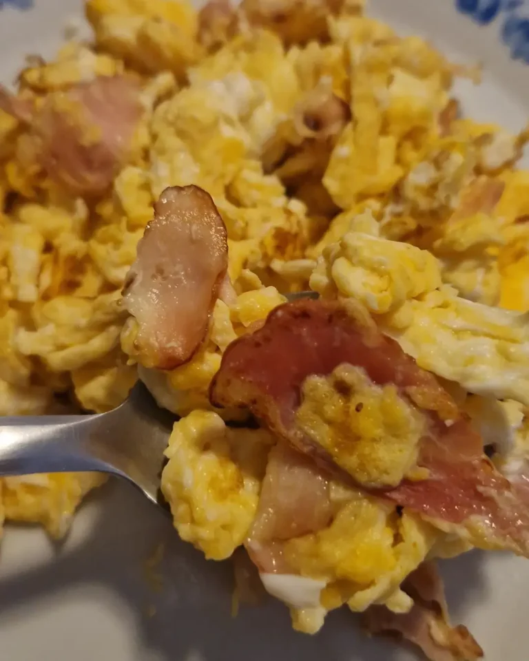 Ovos mexidos com bacon