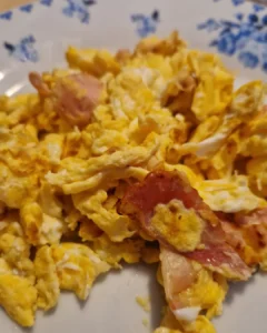 Ovos mexidos com bacon - Cozinha dos sabores