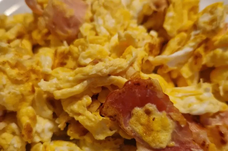 Ovos mexidos com bacon